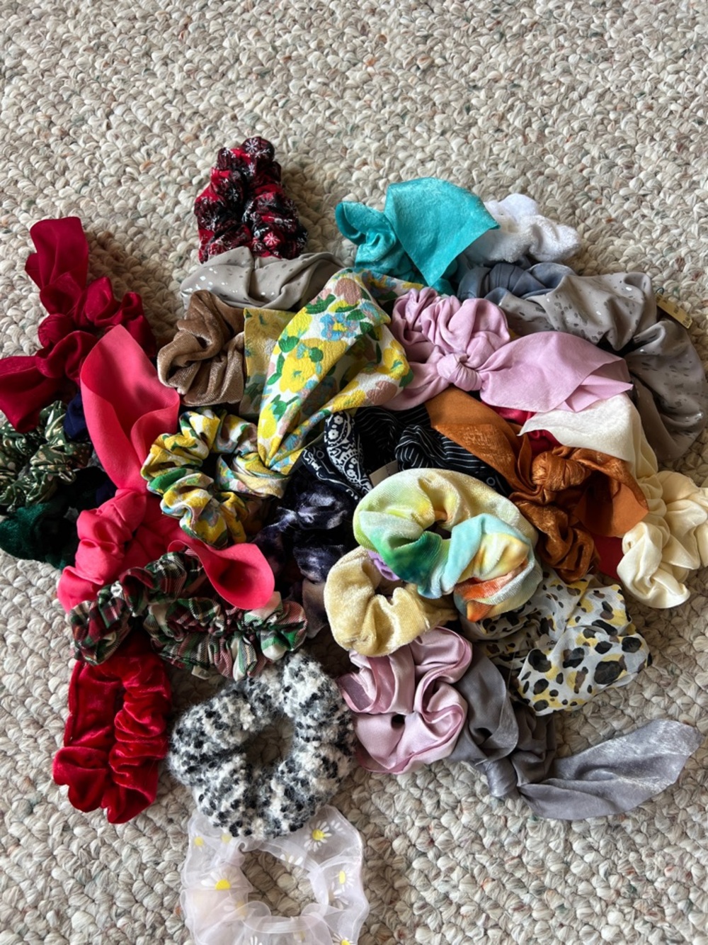 32 Colorful Mixed Scrunchie Pack - Multi color 
(3)